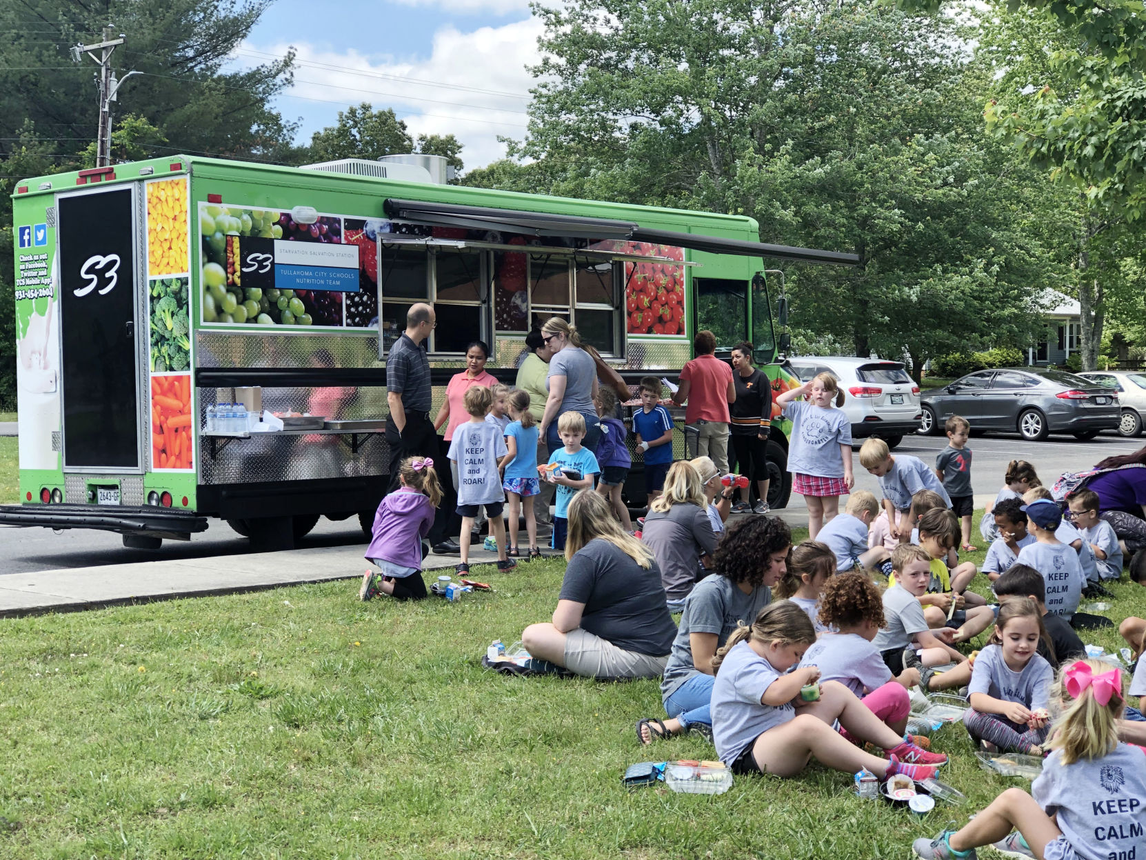 Food truck S3 summer 2019 ADJ.jpg